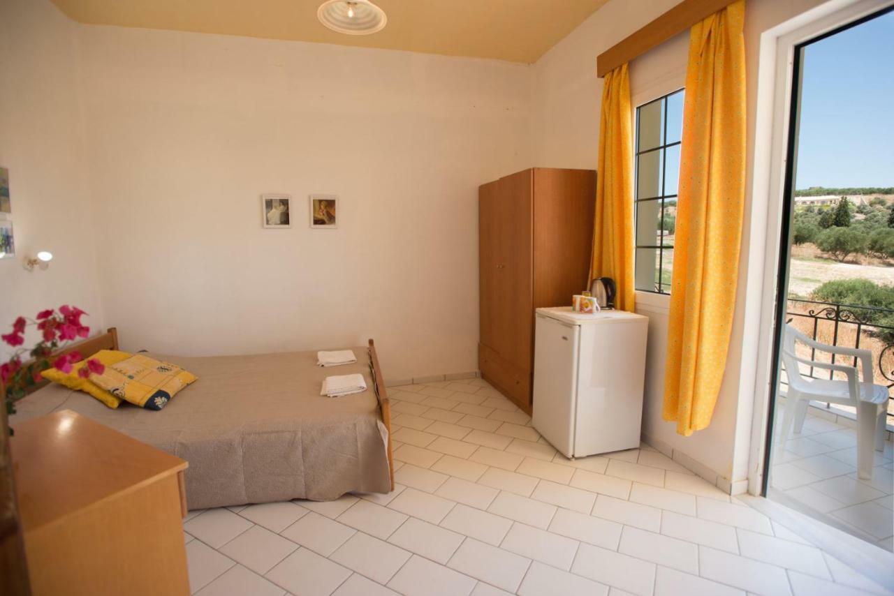 Kazakis Nikos Rooms Pitsidia Oda fotoğraf